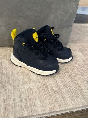 Nike Navy Blue Kids Athletic Shoe with Lime Accent